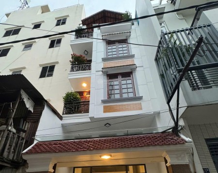 Bán gấp nhà 5 tầng rất đẹp, 165m2 hẻm xe tải đường Hai Bà Trưng, Phường 8, Q. 3 cách mặt tiền 1 căn
