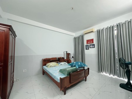 Cực hiếm, DT 159m2 ngang 10.5m, 4 lầu, có sân vườn 68m2, 2 mặt tiền đường lớn, siêu rẻ. 9 tỷ
