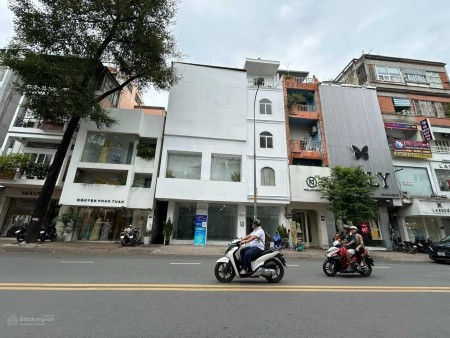 Giảm 1,1 tỷ còn 17,4tỷ bán nhà hẻm xe hơi, đường Cửu Long, phường 2 Tân Bình, DT 10x13m (vuông vức)