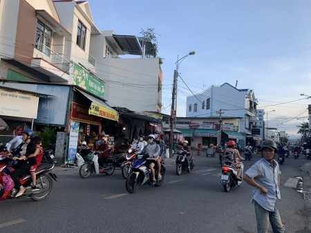 Định cư nước ngoài, cần bán Nhà và đất đang kinh doanh sầm uất tại Trung tâm Chợ Thành Diên Khánh