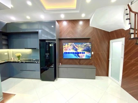 GẤP!!! BÁN NHÀ TRẦN BÌNH!!! TIỆN NGHI ĐỦ, XÁCH VALI Ở LUÔN, 5 tầng, 6 tỷ hơn