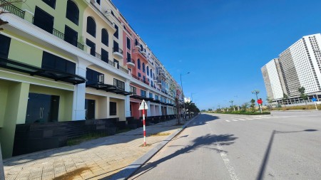 Khách sạn 7 tầng khu đô thị La Celia City