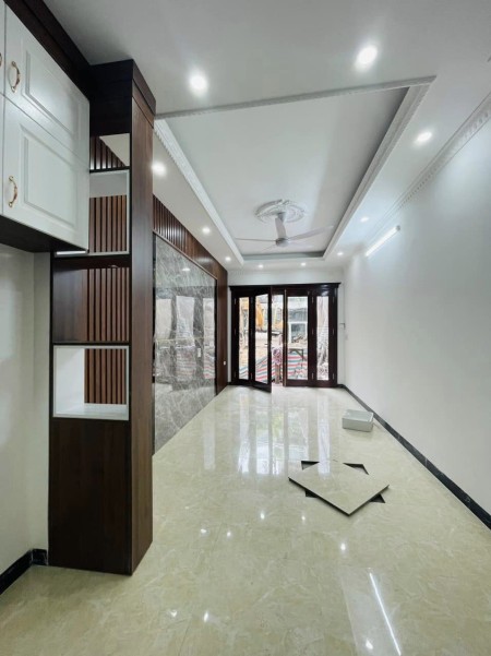 NHÀ MỚI - NGÕ RỘNG, NGÁCH RỘNG - CÁCH Ô TÔ ĐỖ 20M - NỞ HẬU - 3 NGỦ - 4 WC.