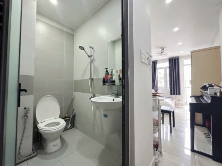 Căn hộ siêu đẹp, Ban công cửa sổ tại CMT8, Quận 10 - Full nội thất