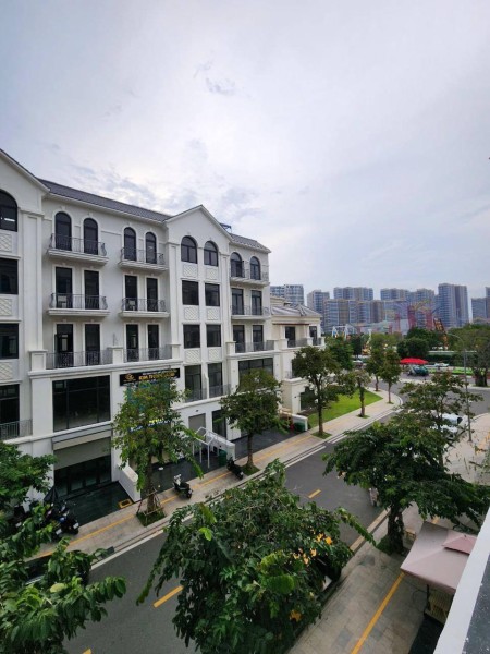 Đi đến slide 8