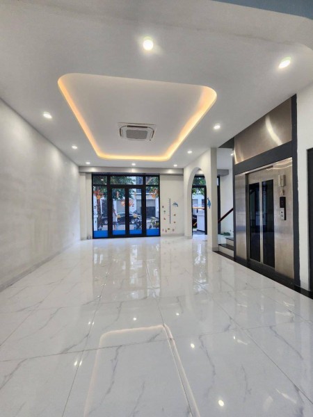 Nhà phố Hoàn thiện có thang máy 5 tầng, máy lạnh nhà đẹp