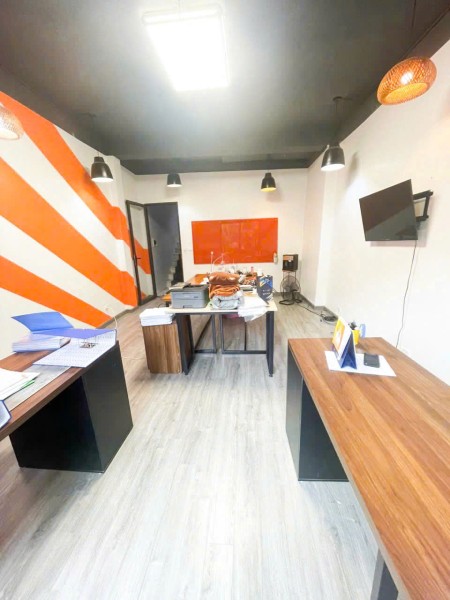 Cho thuê gấp 2 văn phòng giá rẻ tại vị trí đắc địa ở phố Thái Hà