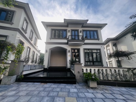 Cắt lỗ bão bán bán BT đồi mặt biển Hạ long 21,x tỷ 250m2 sẵn sổ ở ngay sẵn thang máy 0943274513