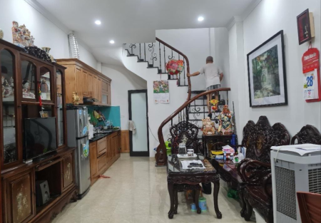 Bán nhà đẹp Hoa Lâm Long Biên 30m2, 5 tầng full nội thất đến ở luôn, ngõ to giá 5,2 tỷ