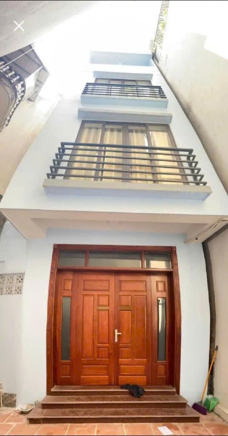 NHÀ ĐẸP PHỐ ĐÊ LA THÀNH (lớn) - TT QUẬN ĐỐNG ĐA - GẦN NGÃ TƯ HÀO NAM, HOÀNG CẦU, Ô CHỢ DỪA