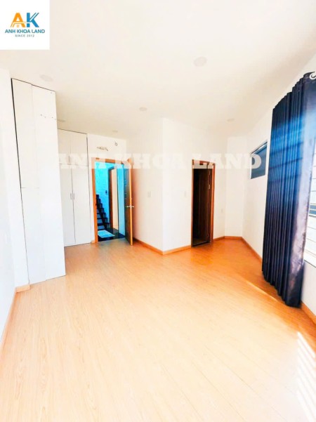 Nhà đẹp giá Sốc Nhà 1 trệt 2 lầu,DTS 156,3m2.Cạnh UBND P.Trường Thọ.Vị trí trung tâm.