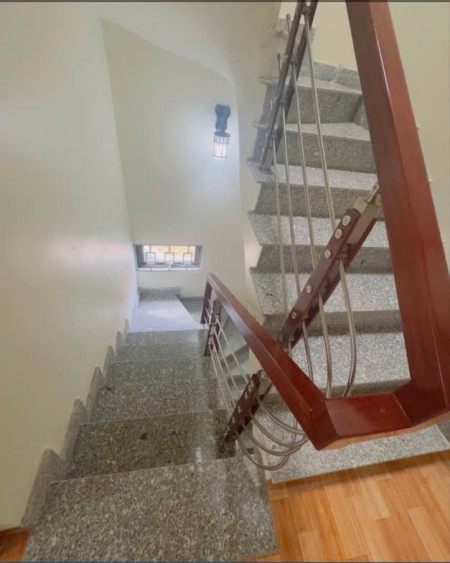 Bán Nhà Gia Quất diện tích 45.4m2, 4 tầng, mặt tiền xuất sắc 4.7m giá 5,1 tỷ.