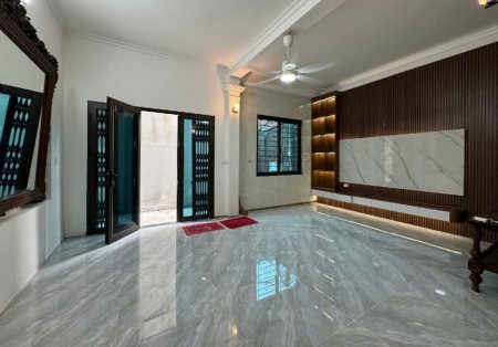 Bán Nhà Phố Bắc Cầu diện tích 42 m2, 3 tầng, mặt tiền rộng 6.2m giá chào 3,9 tỷ