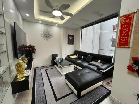 Bán nhà đẹp ở khu vực trung tâm thành phố Hà Nội - Cầu Giấy, đầy đủ tiện ích