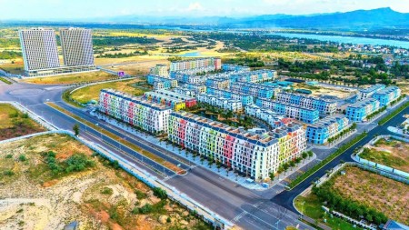 Căn khách sạn 8 tầng giá nét view BIỂN SÂN golf Đồng Hới