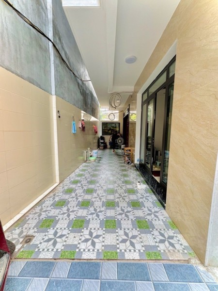 MẶT TIỀN RỘNG - CÁCH PHỐ 20M - HAI THOÁNG TRƯỚC SAU