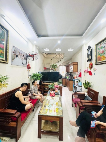 Bán nhà Yên Xá Tân Triều, ba thoáng, gần ô tô, 38m2, giá 5.1 tỷ