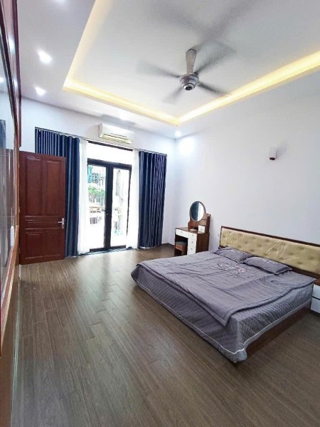 Giáp Bát, Hoàng Mai, 35m2, 4 tầng, 6,8 tỷ. Vị trí cực đẹp, BX Giáp Bát, trường học C1,2,3