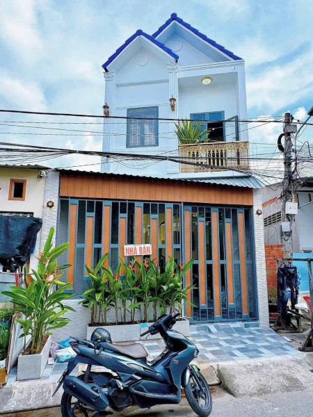 Nhà tự xây ở được gần 2năm giờ muốn bán lại giá 750tr trên MT Trịnh Như Khuê Bình Chánh 75m2, SHR