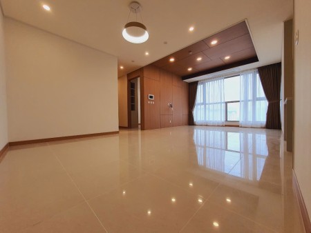 Bán gấp! Căn hộ 2PN/101m2 tầng trung, đồ cơ bản view thoáng tòa 903 Starlake