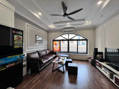 Nhà Ngọc Thụy, Long Biên thiết kế độc đáo theo style Châu Âu