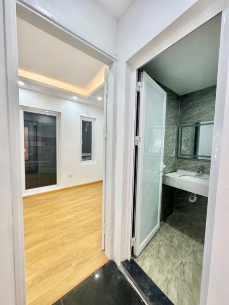 BÁN NHÀ KHƯƠNG ĐÌNH - THANH XUÂN, DT:40M2 X 5T, MT 4M, GIÁ 7 TY, LO GÓC