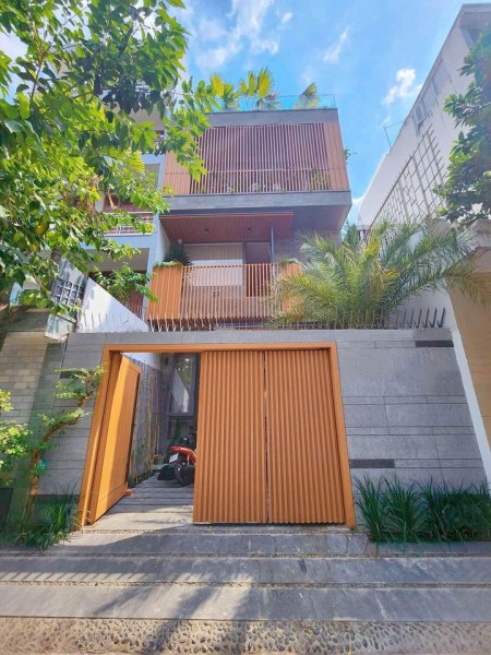 Nhà hẻm kinh doanh 4x16m. Cách mặt tiền 10m. Đường Cách Mạng tháng 8 - 10,5 tỷ