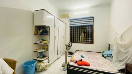 Bán nhà Hoàng Văn Thái. Nhà dân xây khung cột bê tông, oto tránh cách 15m, thoáng trước sau