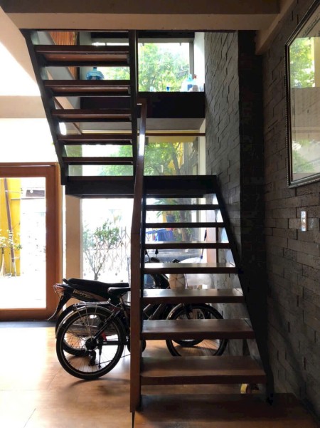 Cho thuê nhà mặt tiền Võ Văn Ngân, Thủ Đức, 1 trệt, 3 lầu, 40tr/tháng.