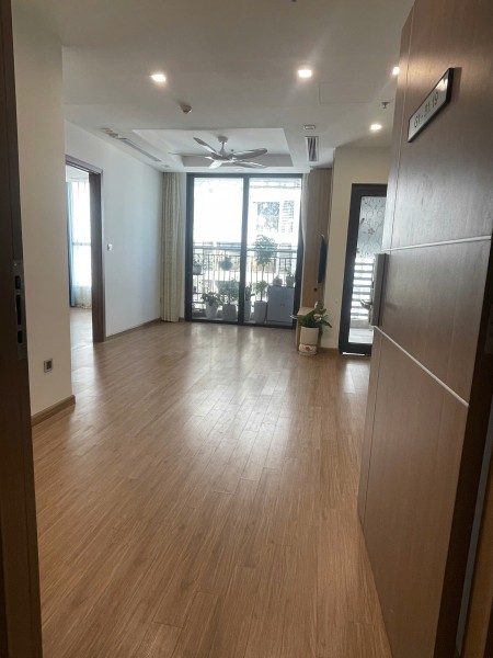 Chính chủ bán gấp trong tháng căn hộ 2PN - 2WC, tòa G1 Vinhomes Green Bay giá 3 tỷ. LH 0925128255