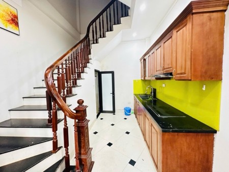Nhà 5 Tầng Đẹp Lung Linh, Cách Mặt Đường Ô Tô – Giá Tốt Cho Khách Thiện Chí