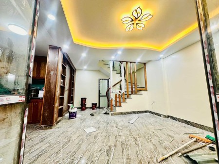 Nhà ngõ gần mặt đường Lĩnh Nam