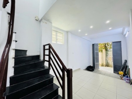 Cần bán nhà 4 tầng khu vực ngõ gần đường Nguyễn Khoái