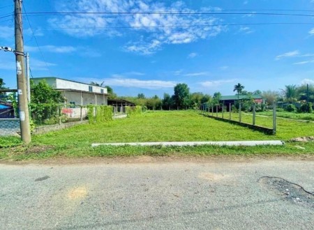 CẦN TIỀN NÊN BÁN GẤP 1000M2 GIÁ 140 TRIỆU, NGAY CHỢ, TRƯỜNG HỌC MẶT TIỀN ĐƯỜNG 24M