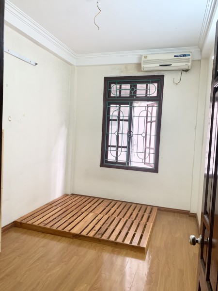 Cho thuê phòng tại ngõ 564 Nguyễn Văn Cừ, giá 2,4tr