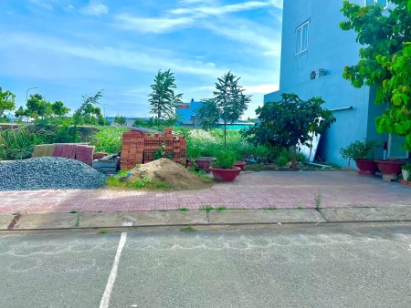 Bán lô đất full thổ cư có sổ hồng riêng vị trí rất đẹp cặp sát ở QL1 A