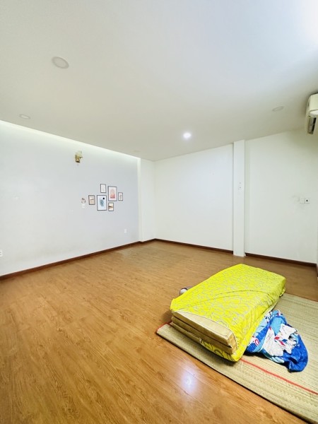 Chủ bán gấp nhà HXH đường Nguyễn Văn Đậu, gần ngã tư Hoàng Hoa Thám 4PN, 4 WC - 9 tỷ TL