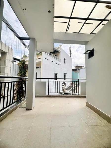 BÁN NHÀ NHỈNH 5T MẶT TIỀN TRẦN KHẮC CHÂN PHÚ NHUẬN