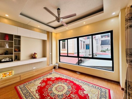 Bán nhà đẹp giá rẻ, 4 tầng mới, DT 46 m2, ô tô, Ngọc Thuỵ, Long Biên