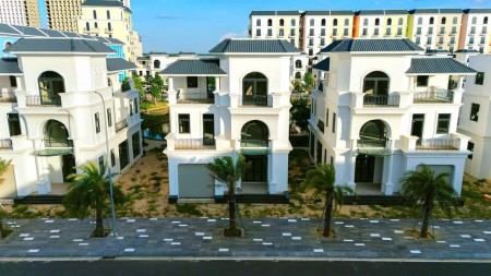 Bán căn khách sạn view biển sân golf Đồng Hới Quảng Bình giá 45.6 tỷ
