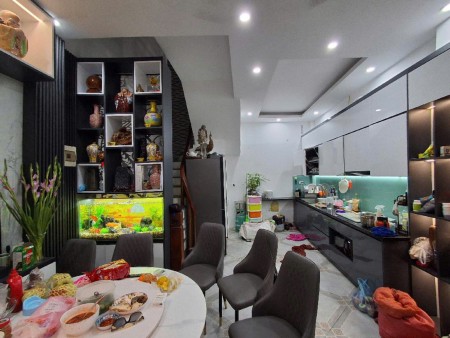 NHÀ ĐẸP HOÀNG MAI - Ô TÔ ĐỖ CỔNG 42M2 - CHỈ 5,7 TỶ