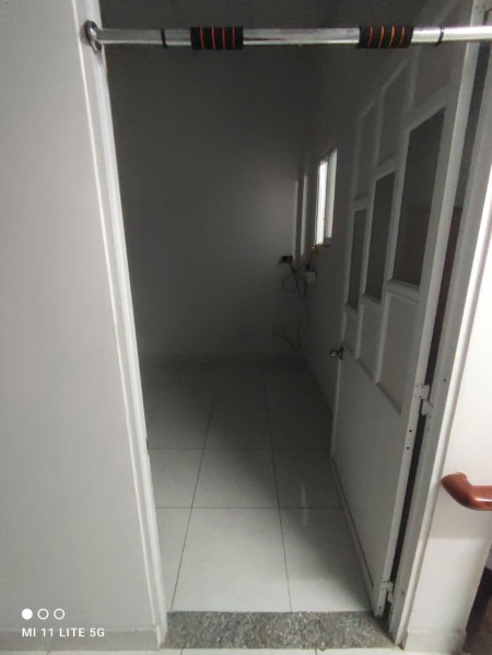 Tìm người ở ghép nhà nguyên căn 60m2, điện nước giá nhà nước, có sẵn máy lạnh, tủ lạnh, máy giặt