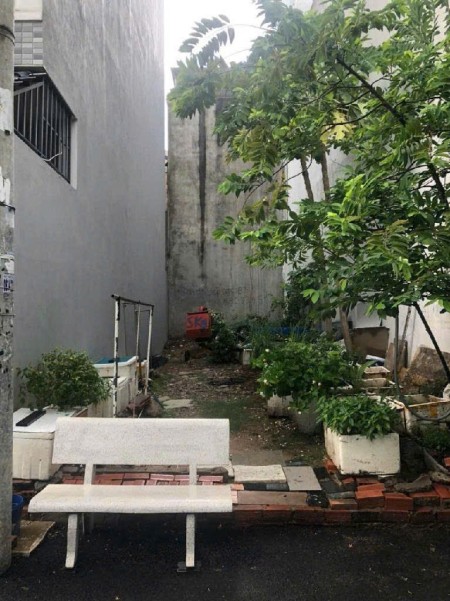 Bán nhanh nền đất đường 102, đường 5M xe hơi quay đầu, full thổ cư, giá chỉ 4 tỷ thương lượng