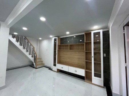 Hiếm! Chưa tới 5 tỷ có ngay nhà mặt tiền đường 33m2, nhà đẹp 3 tầng BTCT chắc chắn