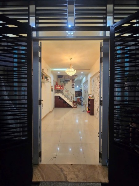 Bán nhà Dạ Nam, 2 tầng, hẻm xe tải, kinh doanh mua bán sầm uất, 31 M2, giá chỉ 4.5 tỷ