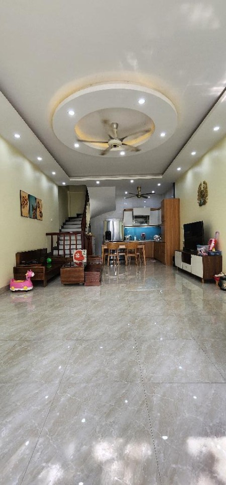 Yên Xá - Tân Triều. Dt 30m2, 5T, 8 phòng khép kín, cho thuê dòng tiên tốt, nội thất đầy đủ.