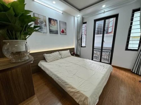 Bán nhà Hoàng Mai ô tô đỗ công, sổ vuông, 40M2 chỉ 4.5 tỷ