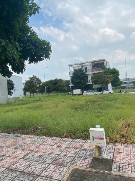 Chính chủ cần bán 100M2 đất mặt tiền chợ Bình Dương 2ty5