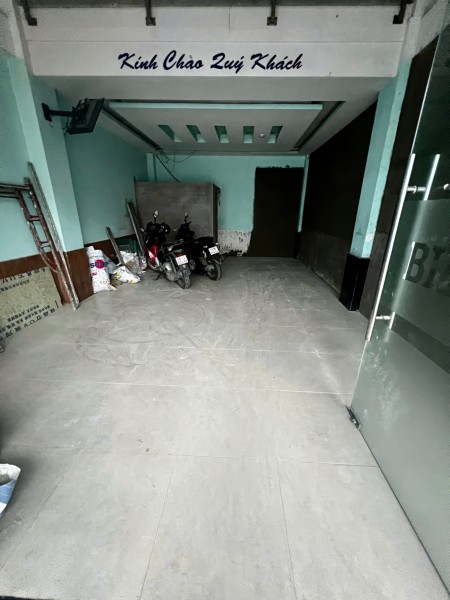 Mặt bằng rộng 80m2, có Gác lửng ở lại. Mặt tiền Gò Dầu đường lớn đông