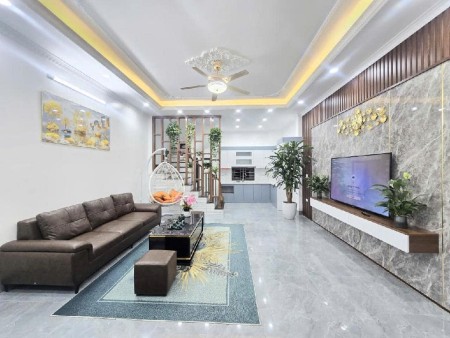 Không mua là hối hận! Nhà 5 tầng Ngọc Thụy, 45m², 5.7 tỷ giá tốt nhất thị trường.